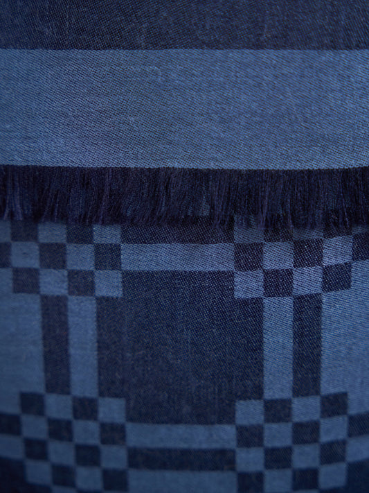 LIGHTWEIGHT JACQUARD SHAWL