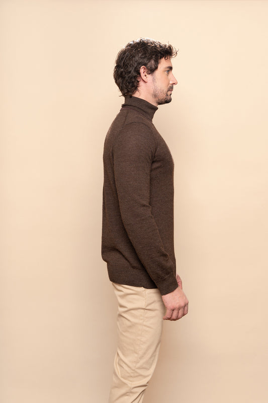 CLASSIC TURTLE NECK SWEATER