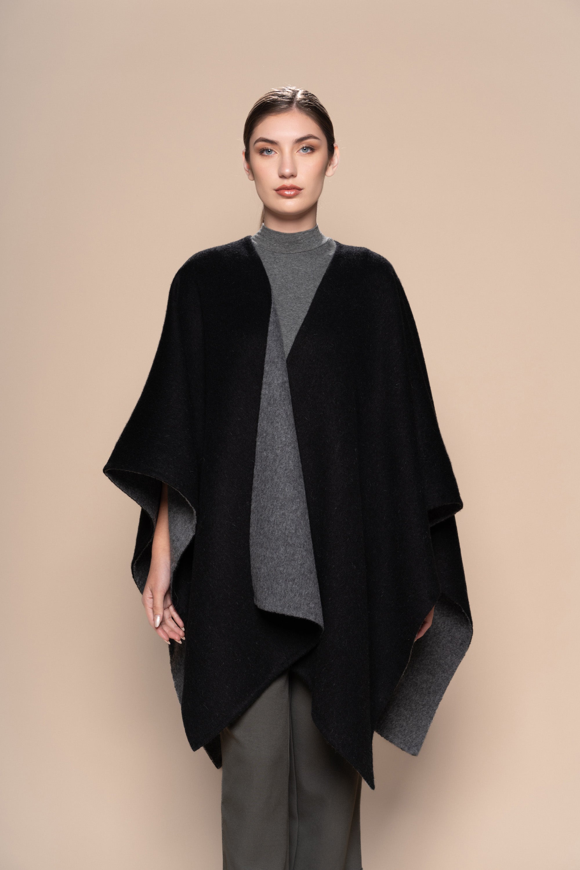 REVERSIBLE CAPE