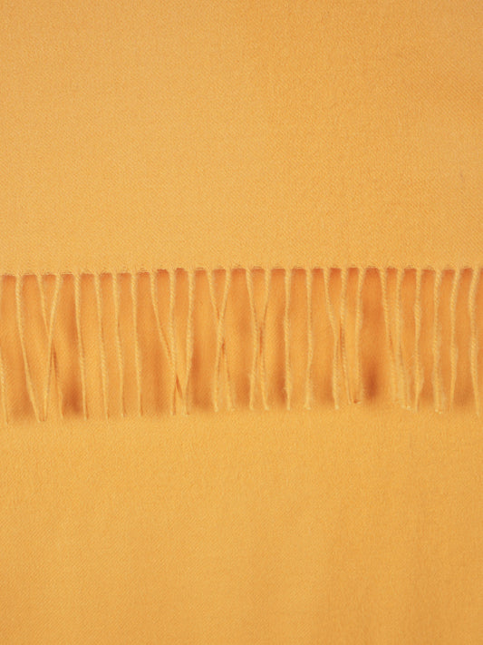 CLASSIC THROW WITH TWISTED FRINGES