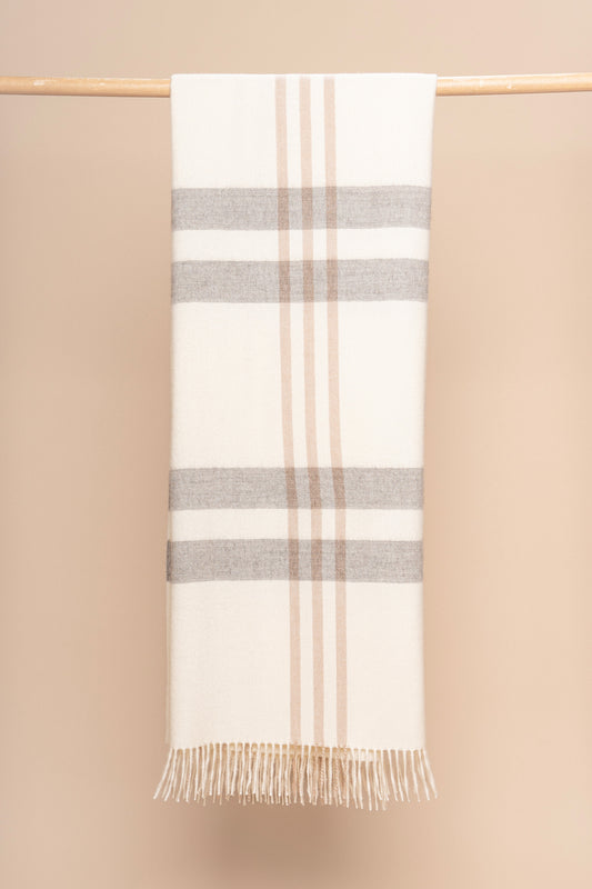 UNDYED PLAID THROW